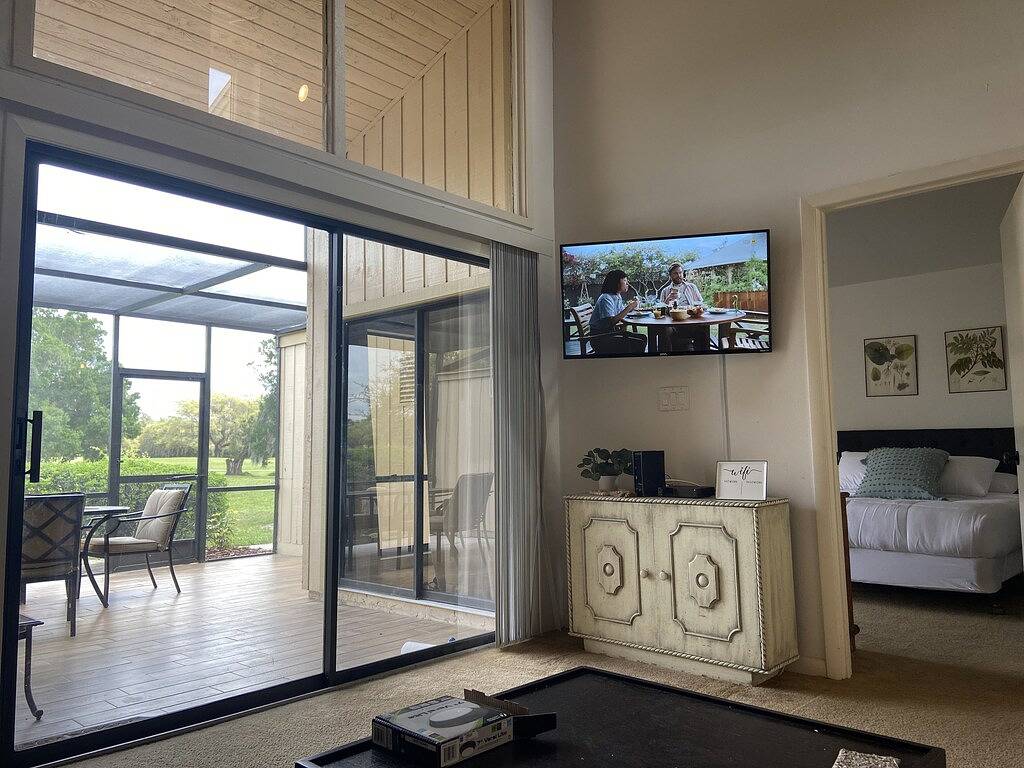 Large peaceful townhome, backs to open green space, short drive to theme parks! in Lake Marion (FL)