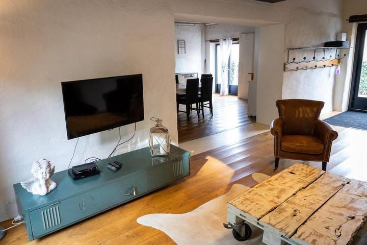 Location de vacances pour 6 personnes, avec terrasse ainsi que piscine et jacuzzi, animaux acceptés à Souvigny - 4