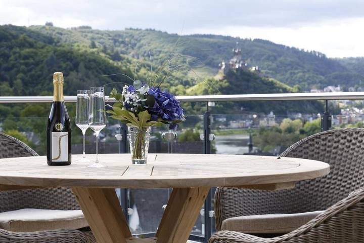 Ferienwohnung für 4 Personen, mit Terrasse und Ausblick sowie Sauna, mit Haustier in Cochem