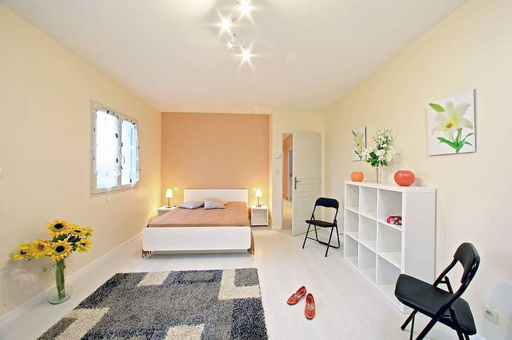 Location de vacances pour 10 personnes, avec jardin et terrasse à Doissat - 2