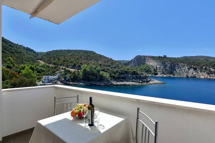 Ferienwohnung für 2 Personen, mit Balkon/Terrasse, mit Haustier auf Hvar