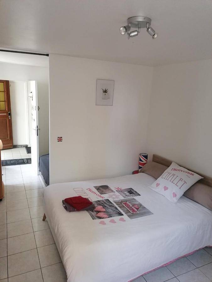 Appartement entier, Le Petit Chalet -Appartement proche de la vieille ville , du centre ville et du Tram- Petit Dejeuner Offert in Le Mans, Sarthe