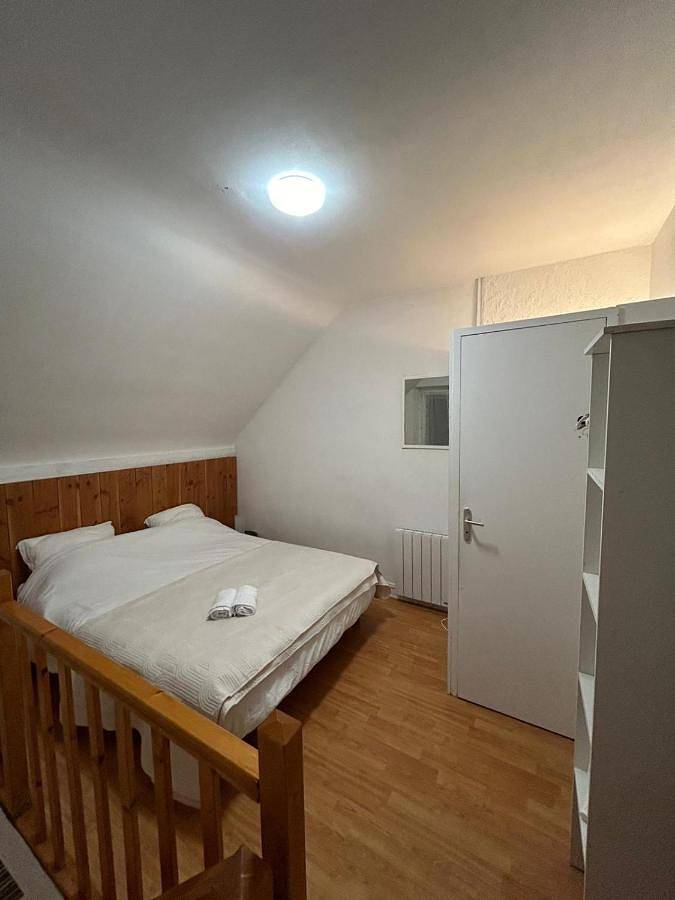 Appartement entier, One-Bedroom Apartment in Pont-l'Abbé, Région de Quimper