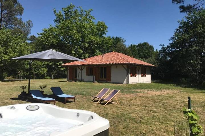 Location de vacances pour 6 personnes, avec sauna ainsi que jacuzzi et jardin à Luglon