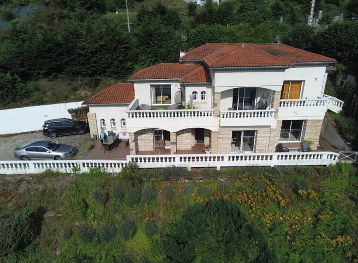 Villa pour 10 personnes, avec vue sur le lac et balcon