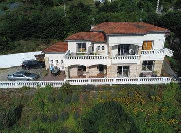 Cottage pour 10 personnes, avec vue sur le lac et balcon à Miremont