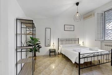 Vacation Rental for 4 Guests in Rome, Rome Province, Picture 1