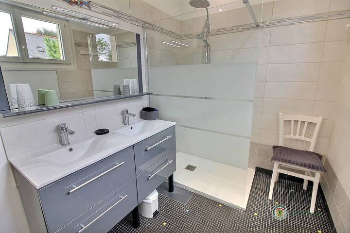 Gîte pour 8 personnes, avec terrasse et jardin dans L Armor - 2