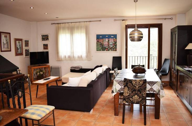 Casa rural para 9 personas, con Balcón y Terraza además de Piscina para niños y Piscina en Villanueva de Viver