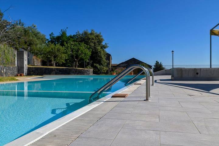 Location de vacances pour 2 personnes, avec vue ainsi que jardin et piscine, animaux acceptés dans Puntalazzo