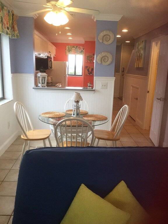 Vacation rental for 6 people, with balcony and yard as well as pool in Crescent Beach