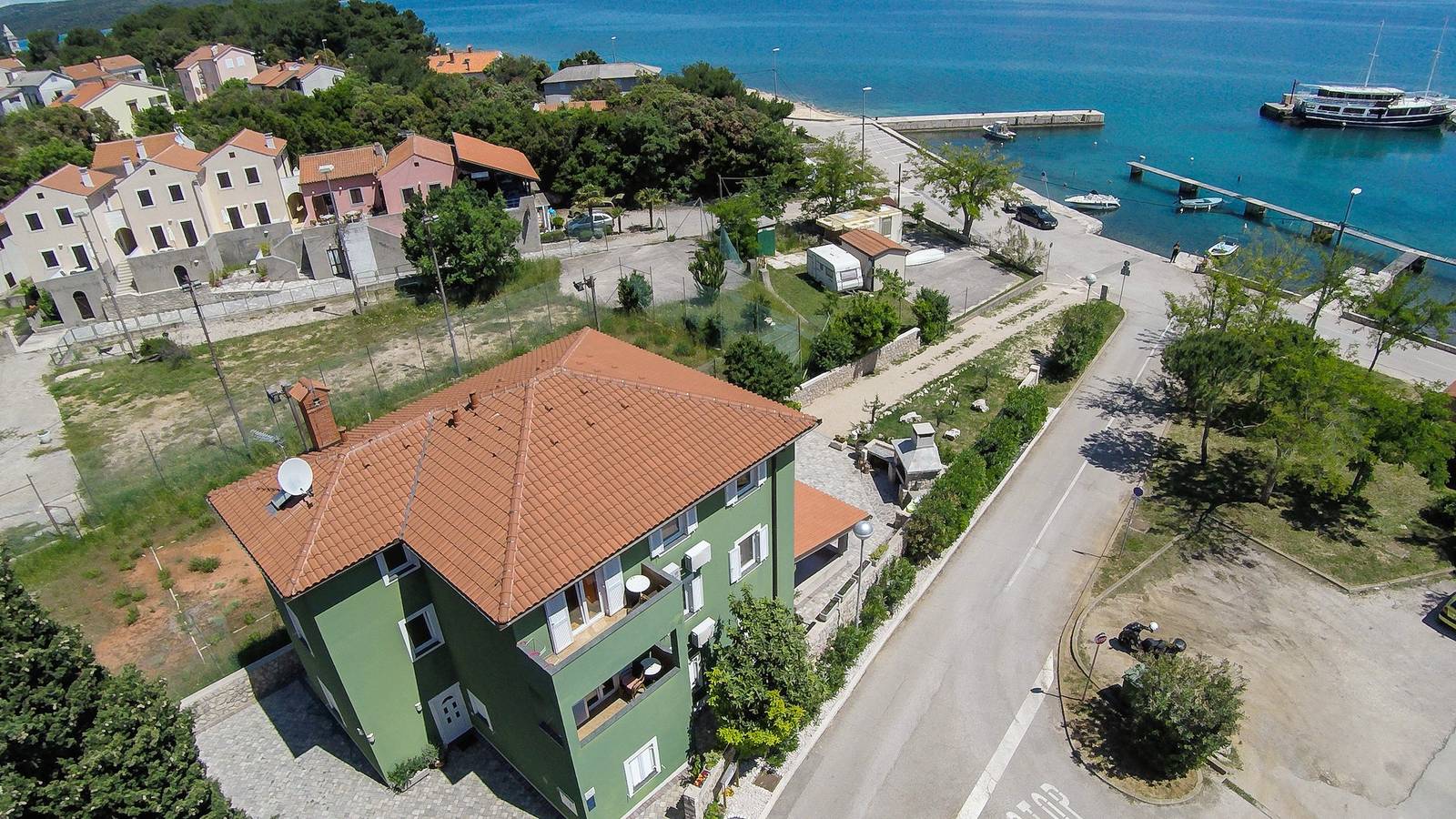 Soba s balkonom i pogledom na more Nerezine (Lošinj) S-11815-a in Nerezine, Lošinj (Kvarnerski zaljev)