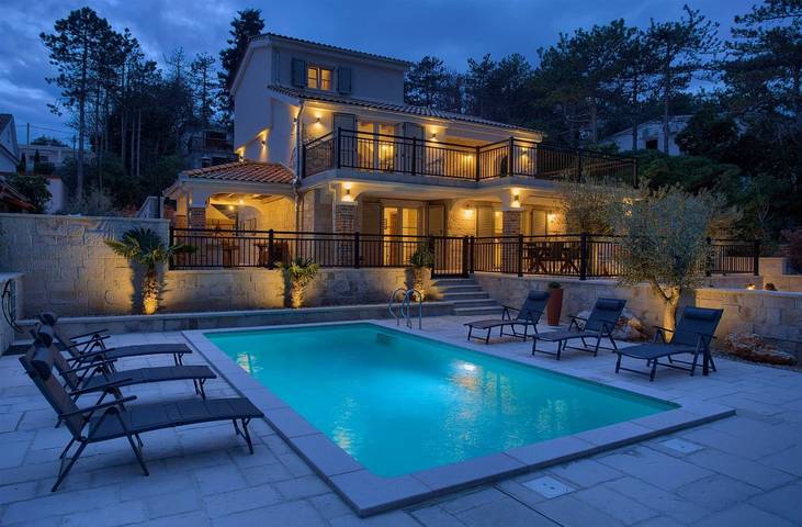 Ferienhaus für 8 Personen, mit Balkon/Terrasse und Terrasse sowie Garten und Pool in Silo (Krk)