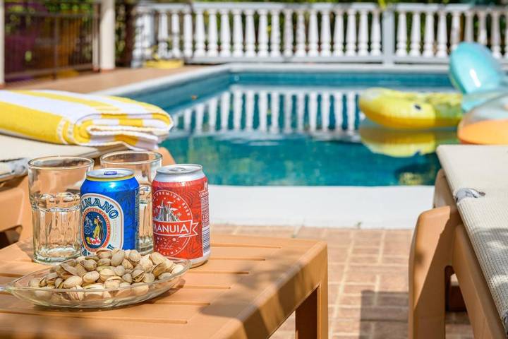 Location de vacances pour 7 personnes, avec piscine et jardin dans Pirae - 2