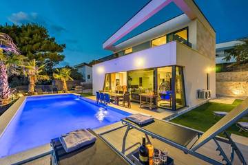 Villa für 8 Personen, mit Garten und Ausblick sowie Pool in Novalja