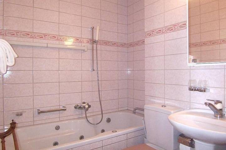 Geheel appartement, Enorm **** appartement met 2 badkamers gelegen in het centrum van Interlaken in Interlaken, Meer van Thun