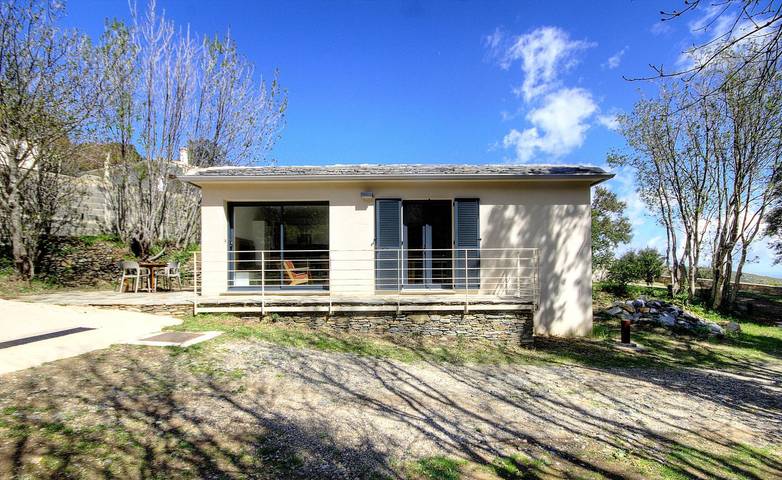 Gîte pour 2 personnes, avec Terrasse ainsi que Jardin et Vue à Sisco