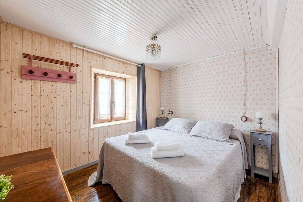 House with garden overlooking the Picos de Europa (3 double bedrooms and 2 bathrooms) in Puertas, Cabrales