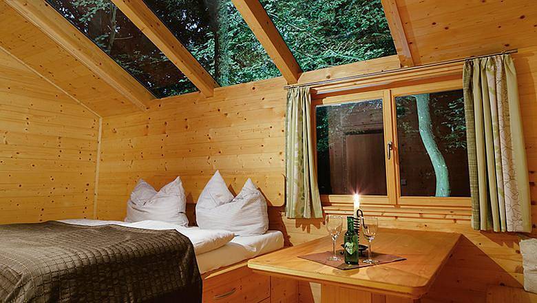 Ganze Ferienwohnung, Ochys Waldfreizeitpark Kreuzstetten - Gemütliche Zweibetthütte mitten im Wald in Wiener Umland & Wienerwald