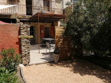 Gîte pour 6 personnes, avec terrasse ainsi que jardin et piscine à Tarascon