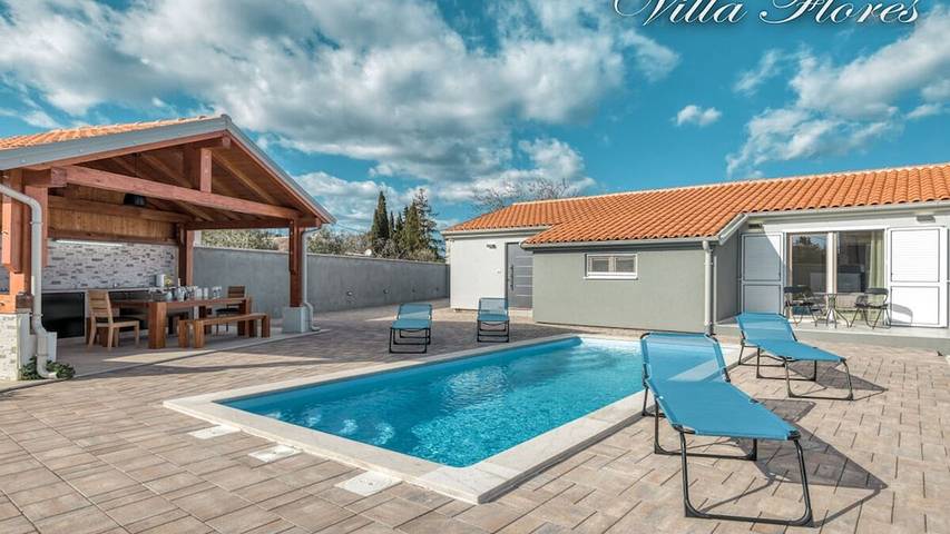 Villa für 4 Personen, mit Garten und Pool - 1