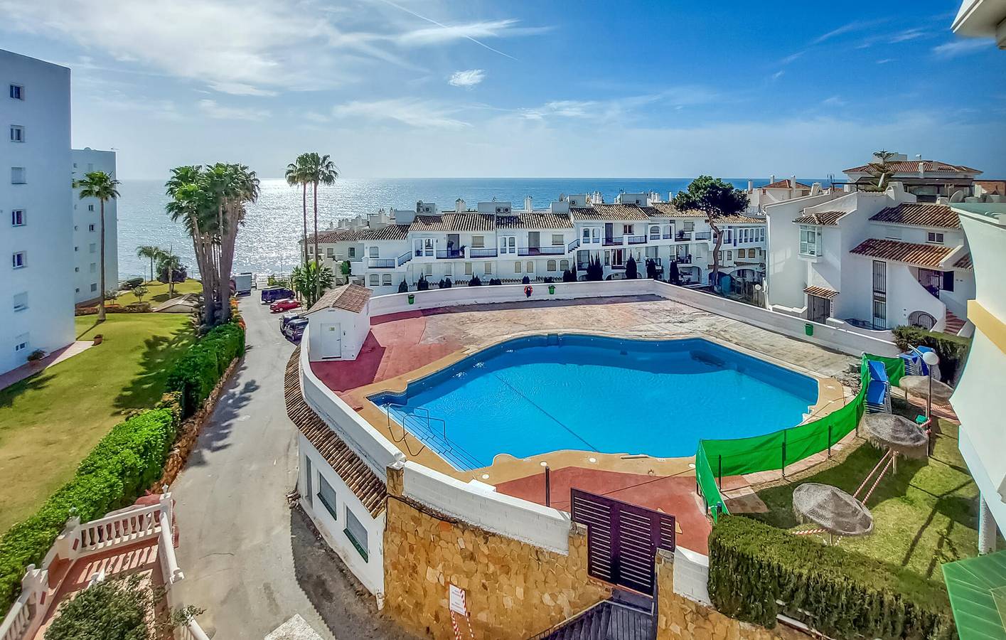 Apartamento vacacional entero, Apartamento con vistas al mar, aire acondicionado, aparcamiento, terraza, piscina e Internet in Urbanizacion Calahonda, Mijas