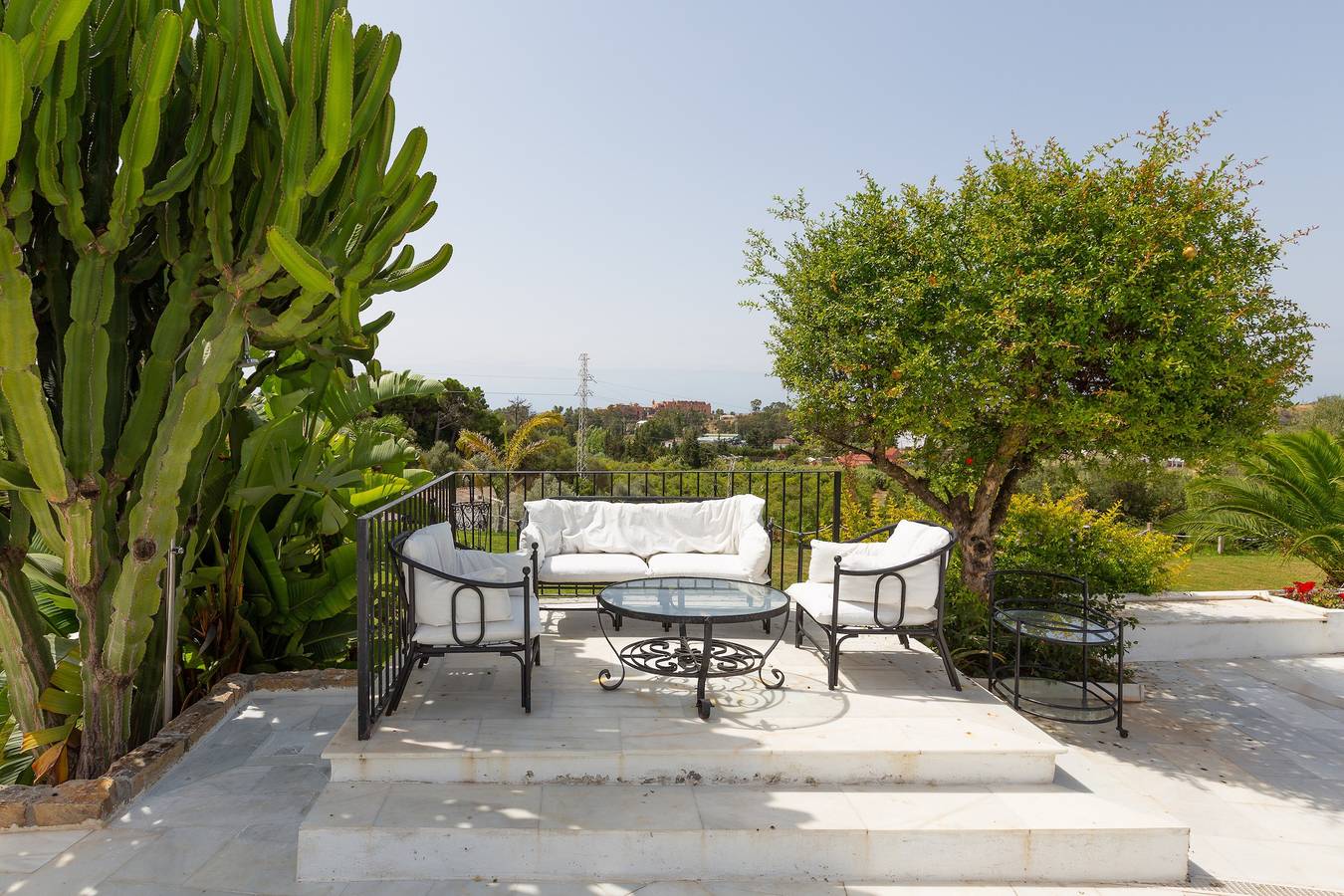 Finca "Almijan Alegria" con vistas al mar y a la montaña, piscina y Wi-Fi in Reinoso, Estepona