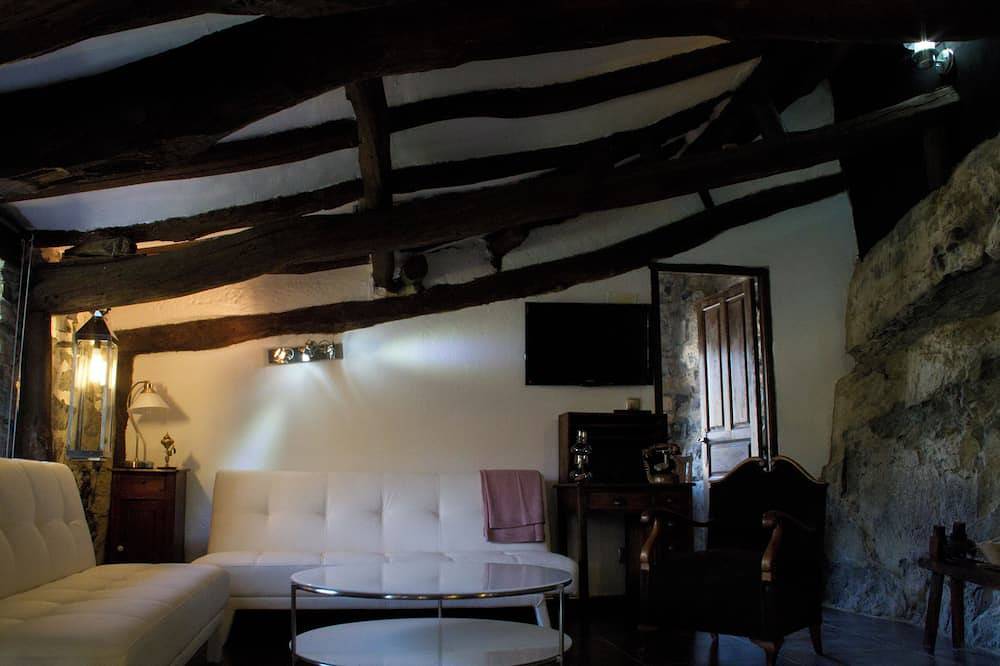 Antigua casa en la montaña de piedra, roca y madera. Jardín privado y barbacoa in Munilla, Valles de los Ríos Leza, Jubera, Cidacos y Alhama