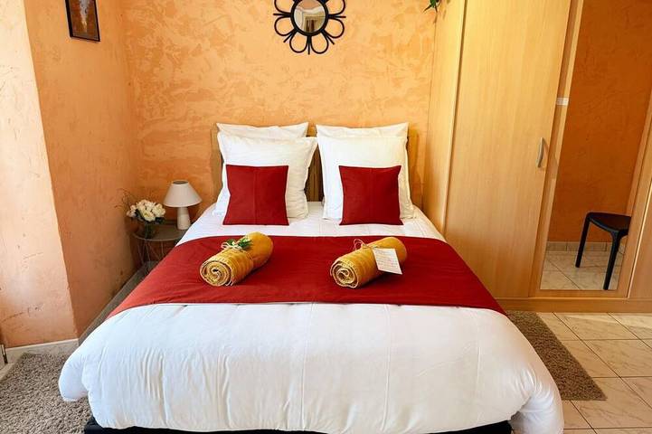 Gîte pour 9 personnes, avec jardin dans La Chapelle-Saint-Martin-en-Plaine - 2