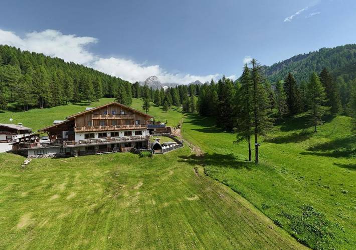 Appartamento per 4 persone, con sauna e idromassaggio nonché giardino a Falcade