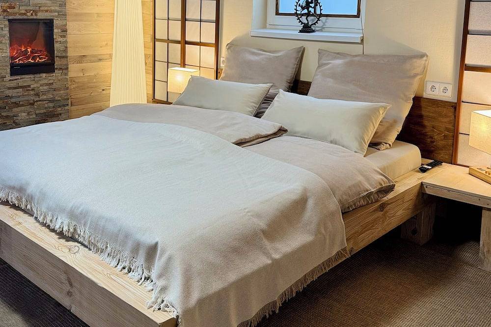 Ganze Wohnung, Oyado Asia Wellness Ferienwohnung Bodensee. Whirlpool, Infrarotsauna, 3D Kamin, in Überlingen, Region Bodensee-Oberschwaben