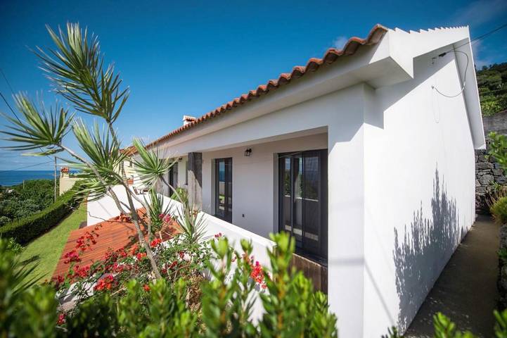 Gîte pour 4 personnes, avec Balcon et Terrasse ainsi que Jardin et Vue dans Capelo