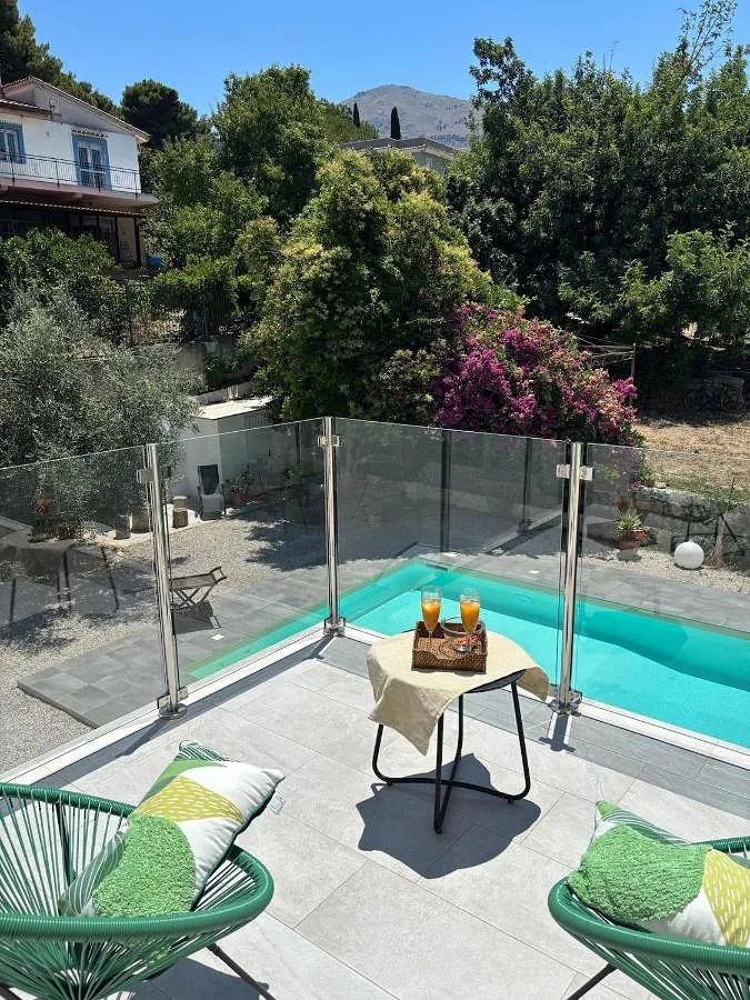 Villa pour 9 personnes, avec piscine ainsi que vue et jardin, animaux acceptés - 1