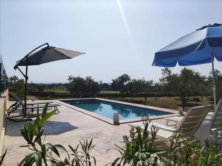 Casa de vacaciones para 6 personas, con piscina además de balcón y vistas - 1