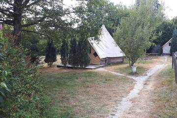 Gîte pour 9 personnes, avec jardin ainsi que piscine et terrasse, animaux acceptés dans Le Clerjus