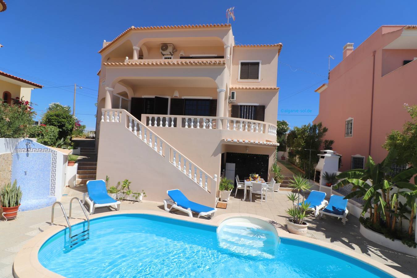 Villa 'Quinta Do Sol' avec vue sur la mer, piscine privée et Wi-Fi in Armação de Pera, District de Faro