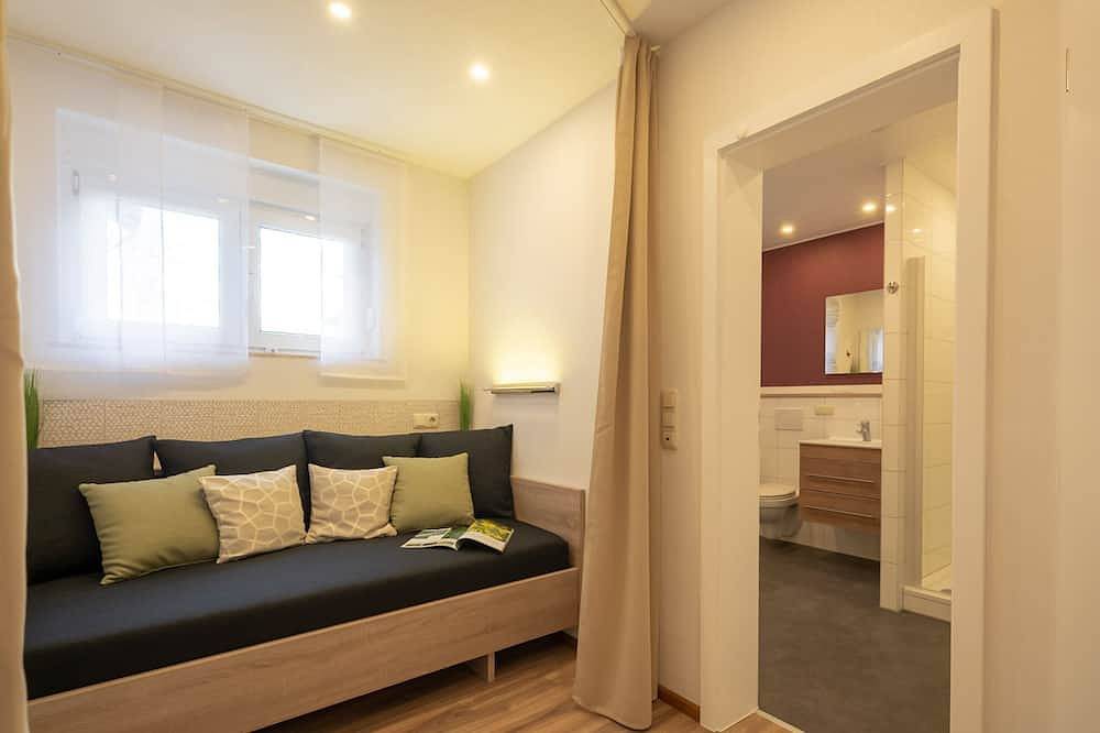 Ganze Wohnung, Moderne, komfortable Ferienwohnung mit Terrasse, am Maintalradweg, in Lengfurt, Triefenstein