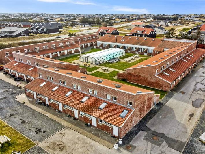 Ferienwohnung für 6 Personen, mit Terrasse und Kinderpool sowie Pool in Løkken