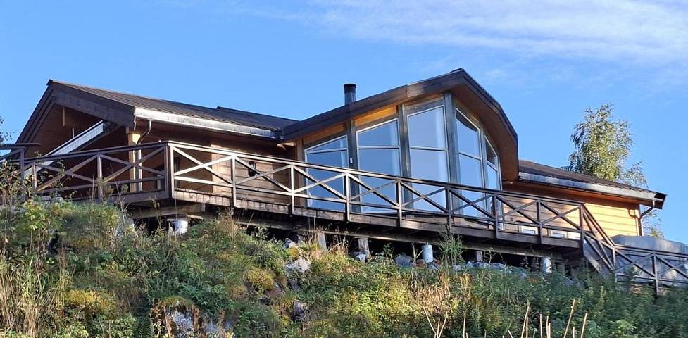 Ferienwohnung für 8 Personen, mit Whirlpool und Terrasse sowie Garten und Sauna in Eidsvåg