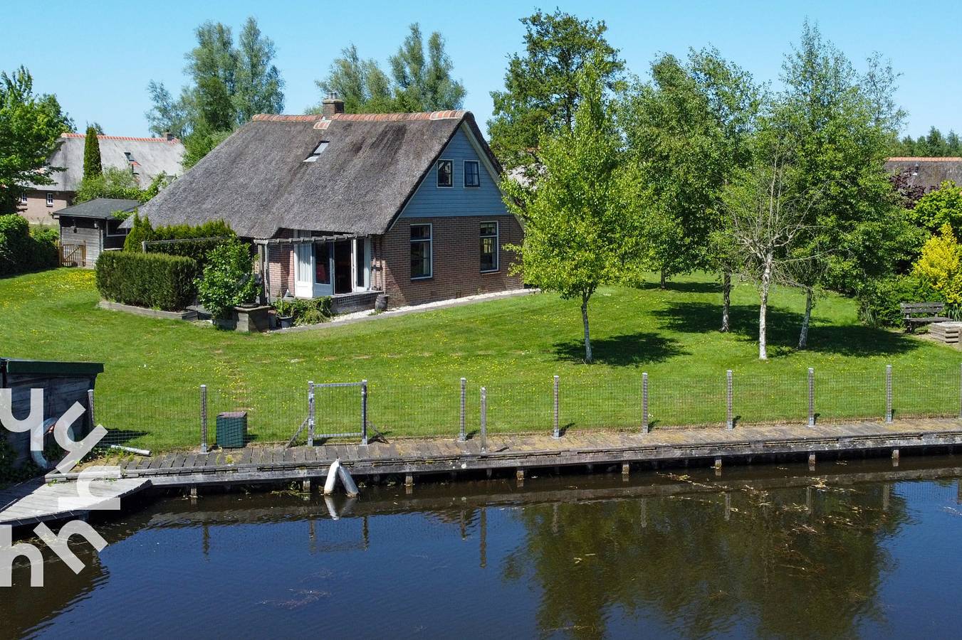 Prachtig gelegen 6 persoons vakantiehuis aan het water met grote tuin in Ossenzijl in Ossenzijl, Nationaal Park Weerribben-Wieden