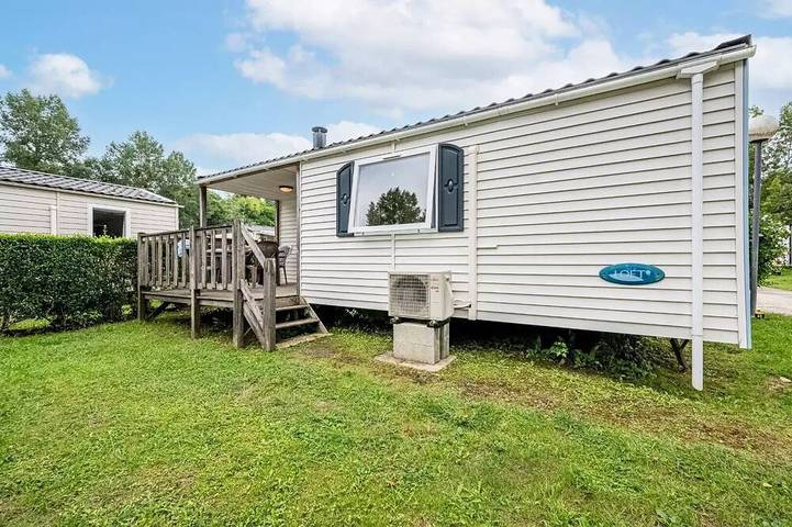 Mobil home pour 4 personnes, avec terrasse dans Bélus