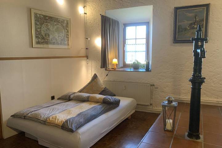 Romantische Ferienwohnung in historischem Schloss  für 3-4 Personen in Nürnberg, Frankenalb