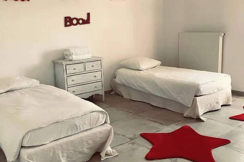 Le mas du figuier at the foot of the medieval city in Vézénobres, Alès region