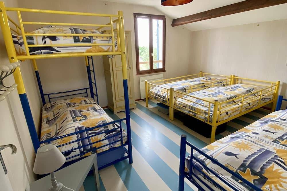 Casa con jardín, a 500 m del mar, 7 personas, todas las comodidades in Port-des-Barques, Region de Rochefort
