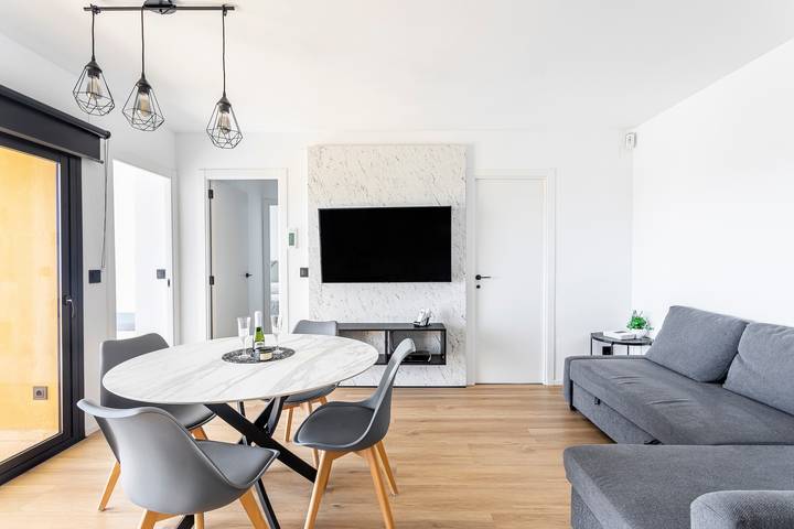 Apartamento entero, Apartamento 'Atico Con Piscina En La Playa' Con Vistas Al Mar, Wi-Fi Y Aire Acondicionado in Canet de Berenguer, Costa de Valencia