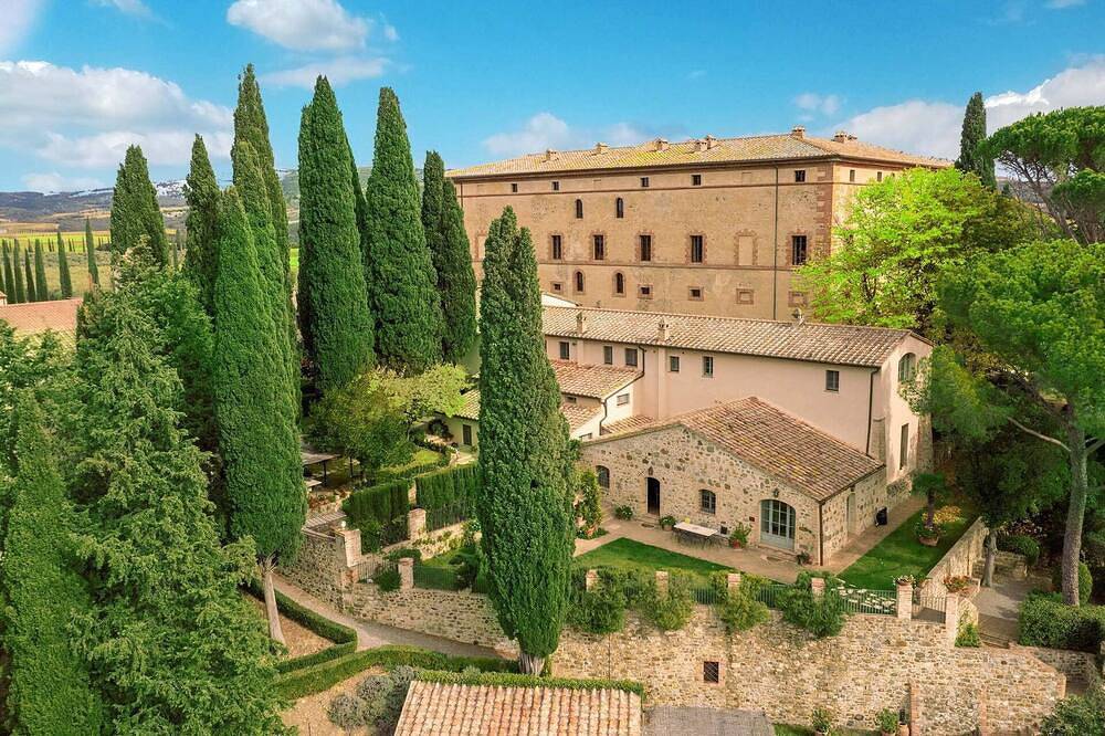 Villa a Montalcino con 11 camere da letto e 22 posti letto in Montalcino, Val d’Orcia