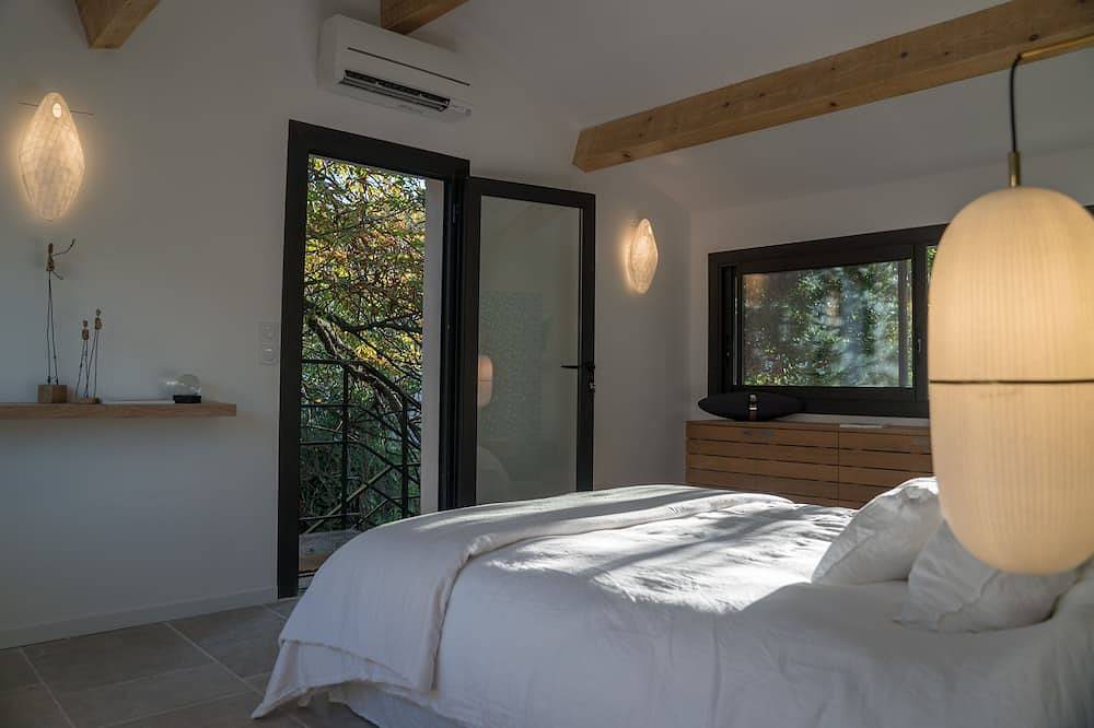 Magnifique villa, piscine et grand jardin paysagé, Montpellier centre in Montpellier, Côte d'Améthyste