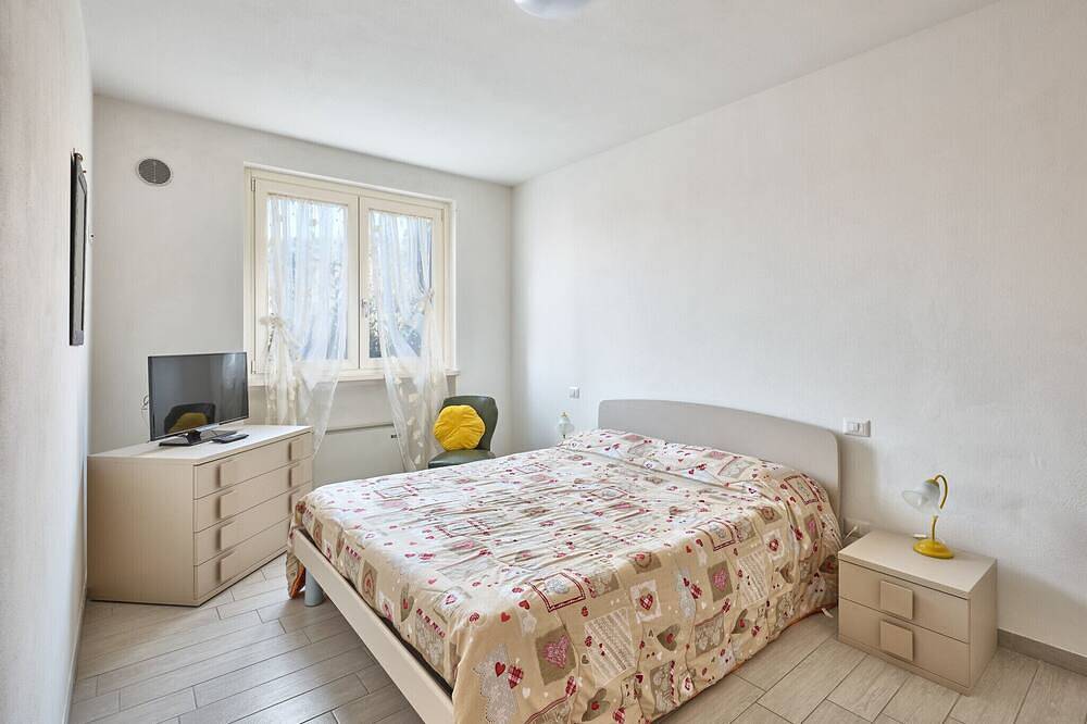 Appartamento intero, Residenza Pastrengo - app. Girasole con piscina e terrazza in Pastrengo, Prealpi Gardesane