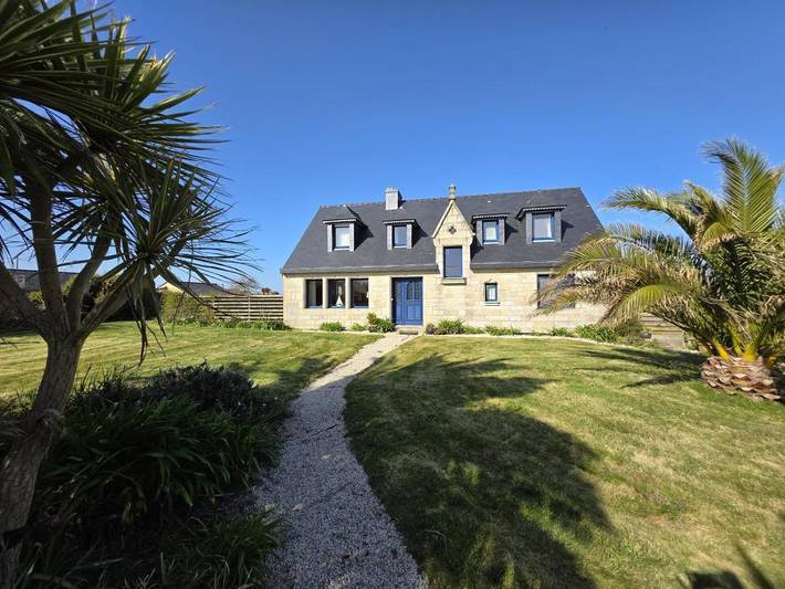 Location de vacances pour 6 personnes, avec vue et jardin dans Plage de Grève Blanche (Plouguerneau)