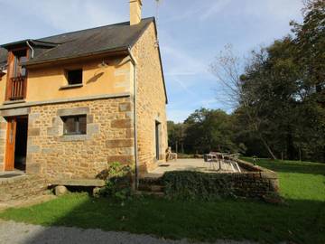 Gîte pour 5 personnes, avec jardin à Braffais